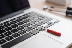 Hur man reparerar en trasig tangent på en bärbar dator: steg-för-steg-guide